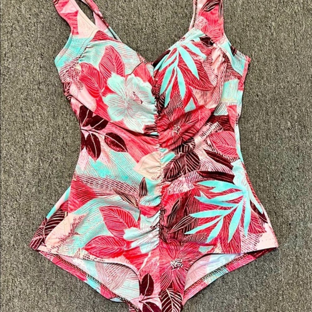LeCove floral One Piece swimsuit bathing suit. Built in bra.  size 18